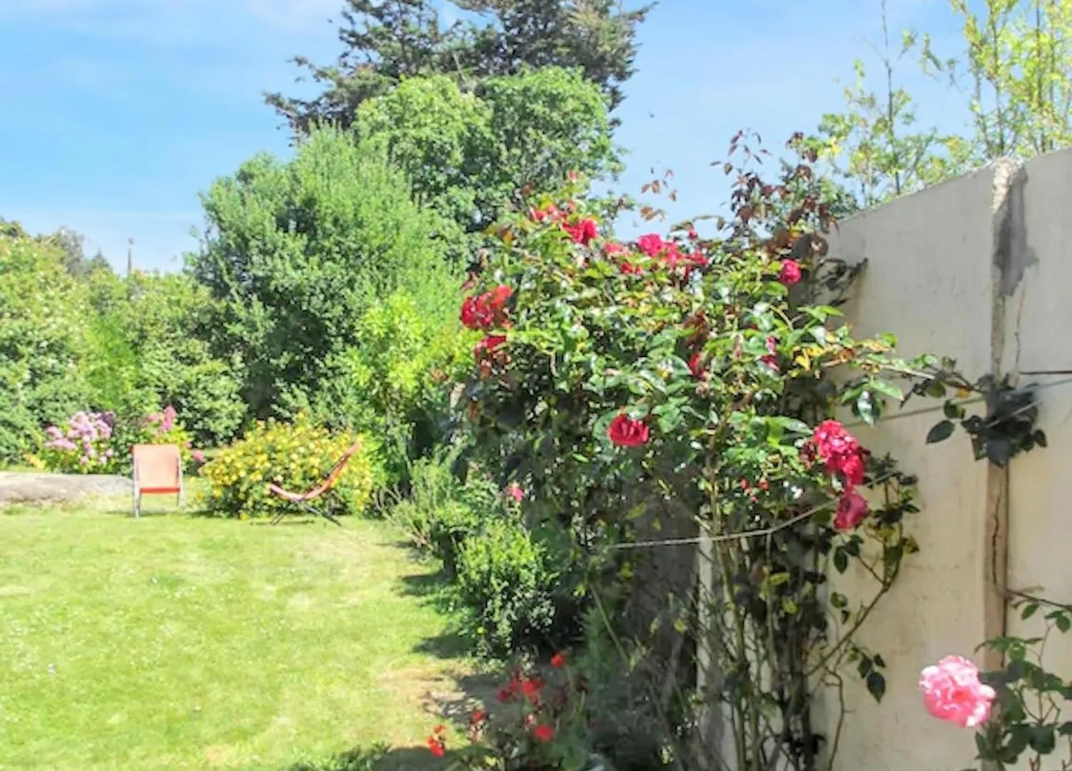 Holiday home Maison Charmante A Perros-Guirec Avec Terrasse Et Jardin